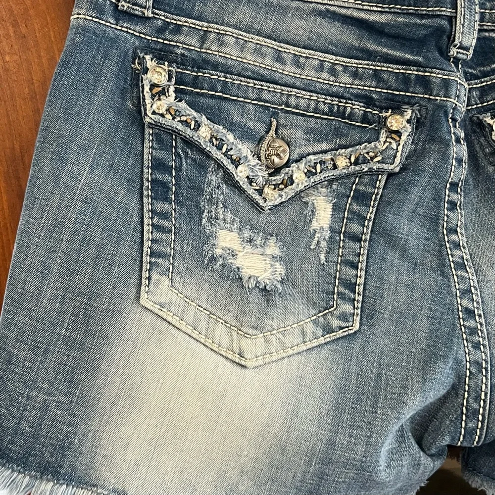 MISS ME: Distressed Mid-Rise Easy Shorts - Picture 3 of 8